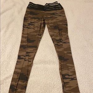 Cute booty lounge leggings L